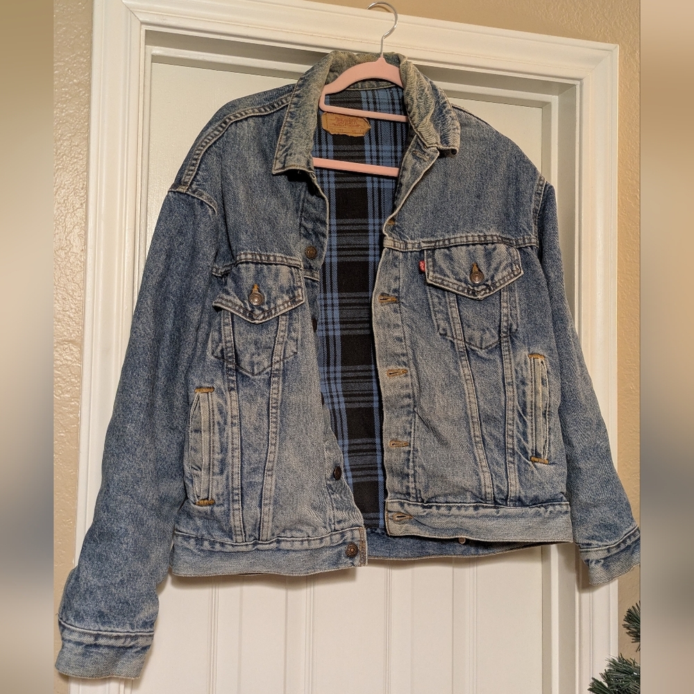 Vintage Levi's Blue Denim Jacket with Plaid Lining